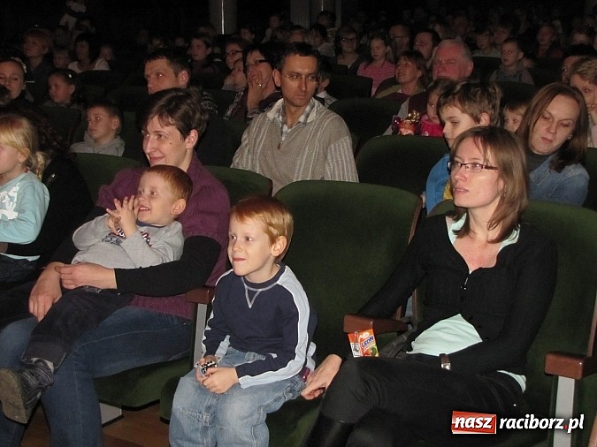 Zdjęcie w galerii na portalu naszraciborz.pl: Teatralne Mikołajki w RCK wiadomości z regionu