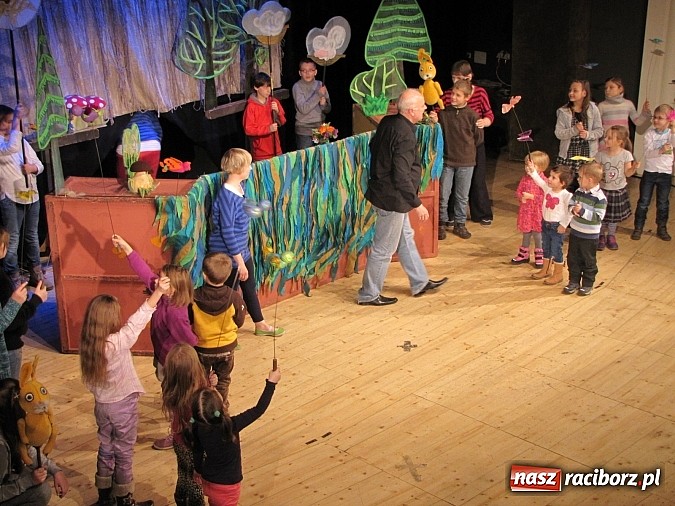 Zdjęcie w galerii na portalu naszraciborz.pl: Teatralne Mikołajki w RCK wiadomości z regionu