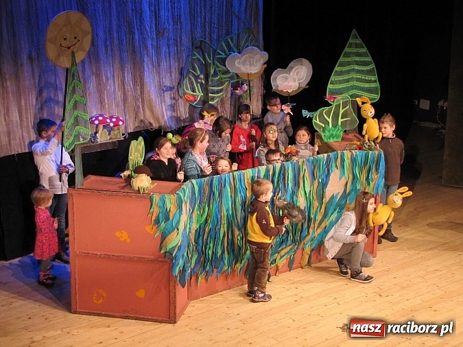 Zdjęcie w galerii na portalu naszraciborz.pl: Teatralne Mikołajki w RCK wiadomości z regionu