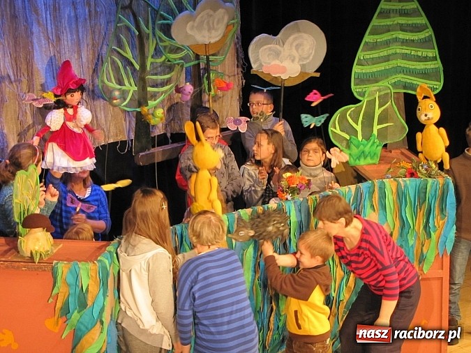 Zdjęcie w galerii na portalu naszraciborz.pl: Teatralne Mikołajki w RCK wiadomości z regionu