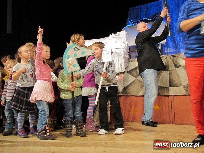 Zdjęcie w galerii na portalu naszraciborz.pl: Teatralne Mikołajki w RCK wiadomości z regionu