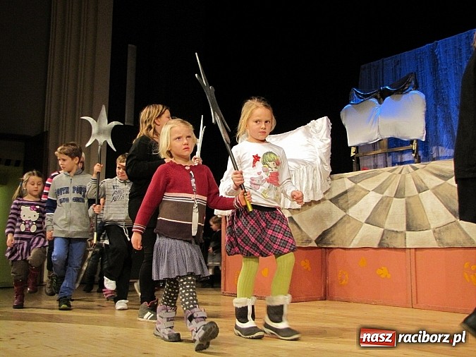 Zdjęcie w galerii na portalu naszraciborz.pl: Teatralne Mikołajki w RCK wiadomości z regionu