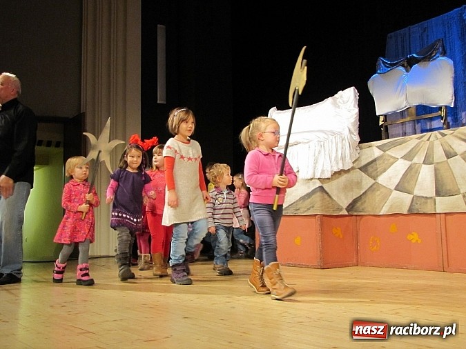 Zdjęcie w galerii na portalu naszraciborz.pl: Teatralne Mikołajki w RCK wiadomości z regionu