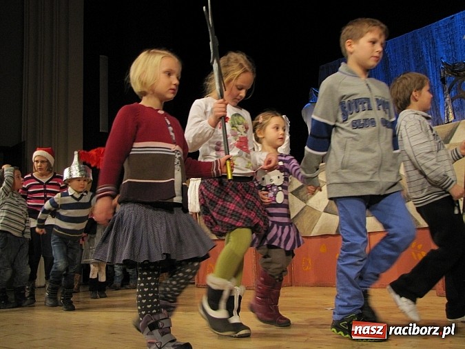 Zdjęcie w galerii na portalu naszraciborz.pl: Teatralne Mikołajki w RCK wiadomości z regionu