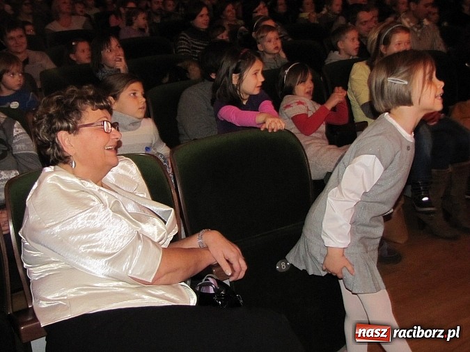 Zdjęcie w galerii na portalu naszraciborz.pl: Teatralne Mikołajki w RCK wiadomości z regionu