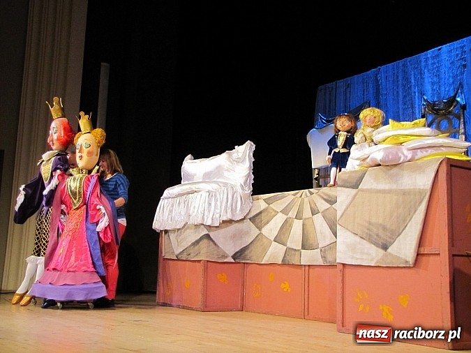 Zdjęcie w galerii na portalu naszraciborz.pl: Teatralne Mikołajki w RCK wiadomości z regionu