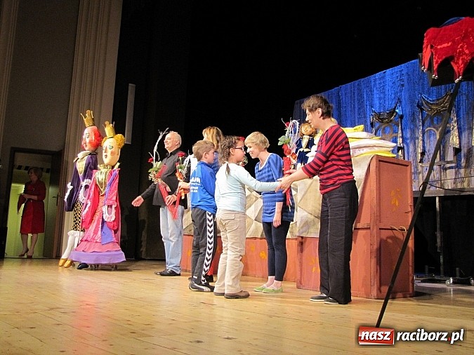 Zdjęcie w galerii na portalu naszraciborz.pl: Teatralne Mikołajki w RCK wiadomości z regionu