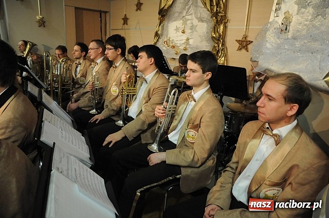 Zdjęcie w galerii na portalu naszraciborz.pl: Kiermasz pełen smakołyków w Tworkowie wiadomości z regionu