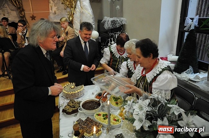 Zdjęcie w galerii na portalu naszraciborz.pl: Kiermasz pełen smakołyków w Tworkowie wiadomości z regionu