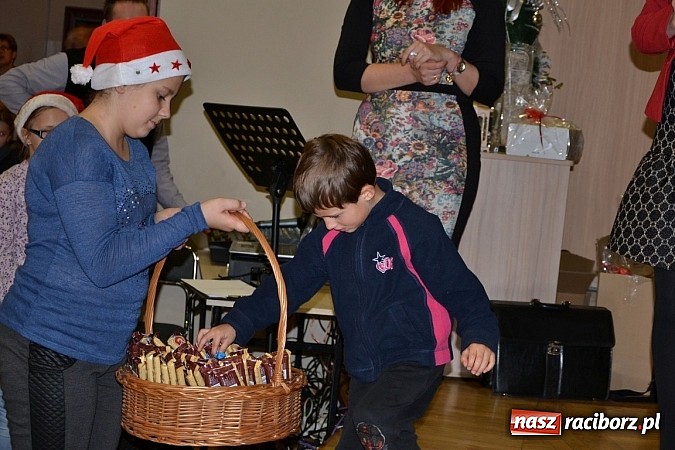 Zdjęcie w galerii na portalu naszraciborz.pl: Kiermasz pełen smakołyków w Tworkowie wiadomości z regionu