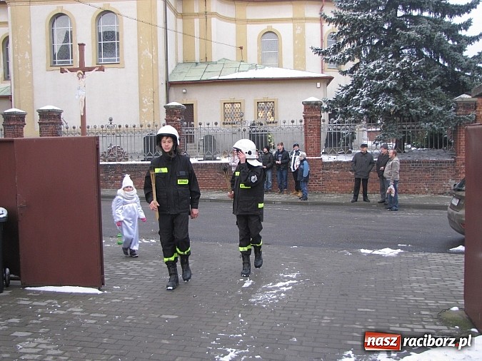 Zdjęcie w galerii na portalu naszraciborz.pl: Mikołaj odwiedził farski ogr&oacute;d w Wojnowicach wiadomości z regionu