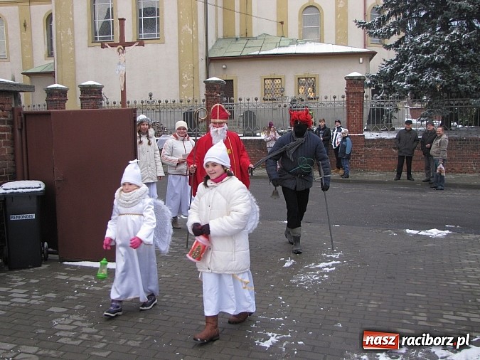 Zdjęcie w galerii na portalu naszraciborz.pl: Mikołaj odwiedził farski ogr&oacute;d w Wojnowicach wiadomości z regionu