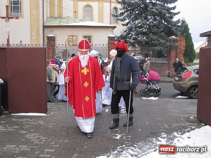 Zdjęcie w galerii na portalu naszraciborz.pl: Mikołaj odwiedził farski ogr&oacute;d w Wojnowicach wiadomości z regionu