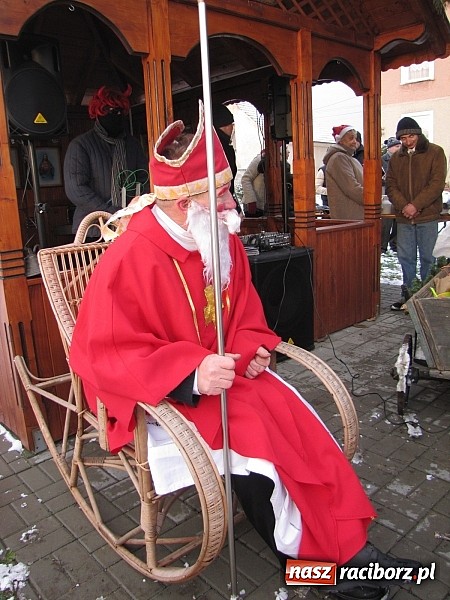 Zdjęcie w galerii na portalu naszraciborz.pl: Mikołaj odwiedził farski ogr&oacute;d w Wojnowicach wiadomości z regionu