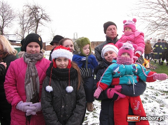 Zdjęcie w galerii na portalu naszraciborz.pl: Mikołaj odwiedził farski ogr&oacute;d w Wojnowicach wiadomości z regionu