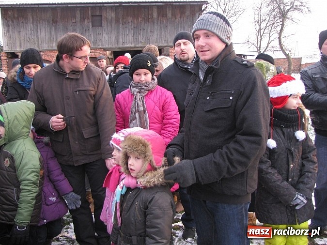 Zdjęcie w galerii na portalu naszraciborz.pl: Mikołaj odwiedził farski ogr&oacute;d w Wojnowicach wiadomości z regionu