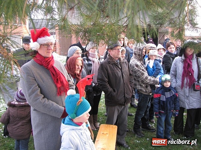 Zdjęcie w galerii na portalu naszraciborz.pl: Mikołaj odwiedził farski ogr&oacute;d w Wojnowicach wiadomości z regionu