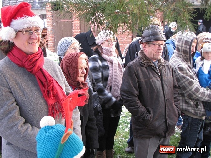 Zdjęcie w galerii na portalu naszraciborz.pl: Mikołaj odwiedził farski ogr&oacute;d w Wojnowicach wiadomości z regionu