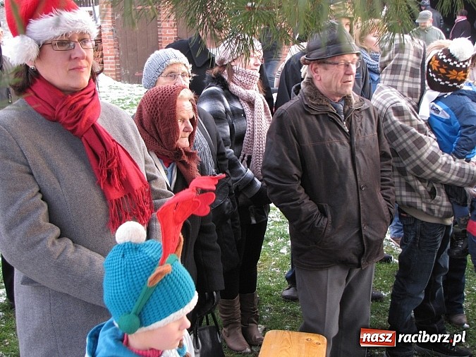 Zdjęcie w galerii na portalu naszraciborz.pl: Mikołaj odwiedził farski ogr&oacute;d w Wojnowicach wiadomości z regionu