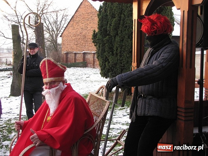 Zdjęcie w galerii na portalu naszraciborz.pl: Mikołaj odwiedził farski ogr&oacute;d w Wojnowicach wiadomości z regionu