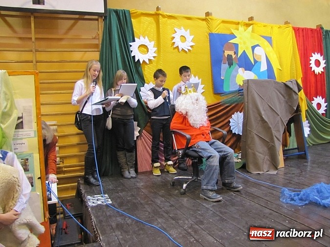 Zdjęcie w galerii na portalu naszraciborz.pl: Świąteczne zapachy i występy w Zespole Szk&oacute;ł w Krzanowicach wiadomości z regionu