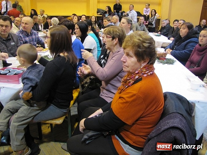 Zdjęcie w galerii na portalu naszraciborz.pl: Świąteczne zapachy i występy w Zespole Szk&oacute;ł w Krzanowicach wiadomości z regionu