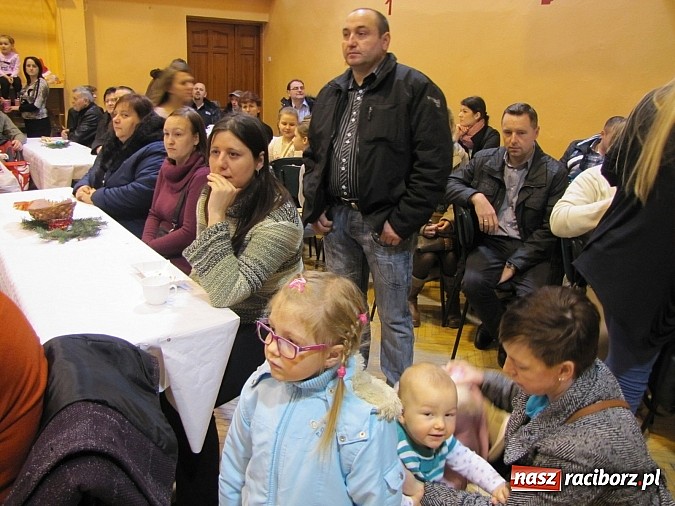 Zdjęcie w galerii na portalu naszraciborz.pl: Świąteczne zapachy i występy w Zespole Szk&oacute;ł w Krzanowicach wiadomości z regionu