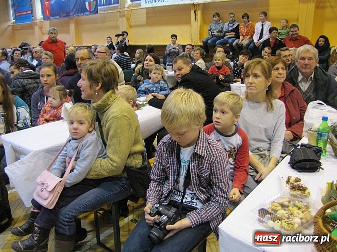 Zdjęcie w galerii na portalu naszraciborz.pl: Świąteczne zapachy i występy w Zespole Szk&oacute;ł w Krzanowicach wiadomości z regionu