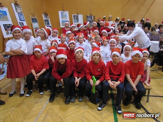 Zdjęcie w galerii na portalu naszraciborz.pl: Świąteczne zapachy i występy w Zespole Szk&oacute;ł w Krzanowicach wiadomości z regionu