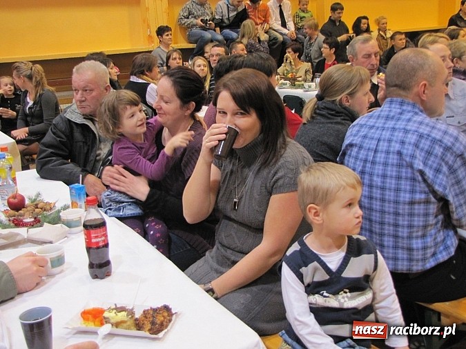 Zdjęcie w galerii na portalu naszraciborz.pl: Świąteczne zapachy i występy w Zespole Szk&oacute;ł w Krzanowicach wiadomości z regionu