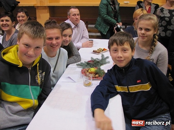 Zdjęcie w galerii na portalu naszraciborz.pl: Świąteczne zapachy i występy w Zespole Szk&oacute;ł w Krzanowicach wiadomości z regionu