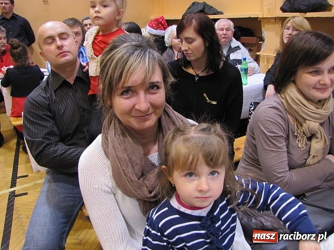 Zdjęcie w galerii na portalu naszraciborz.pl: Świąteczne zapachy i występy w Zespole Szk&oacute;ł w Krzanowicach wiadomości z regionu