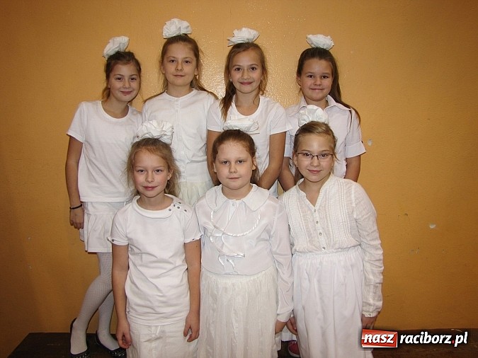 Zdjęcie w galerii na portalu naszraciborz.pl: Świąteczne zapachy i występy w Zespole Szk&oacute;ł w Krzanowicach wiadomości z regionu