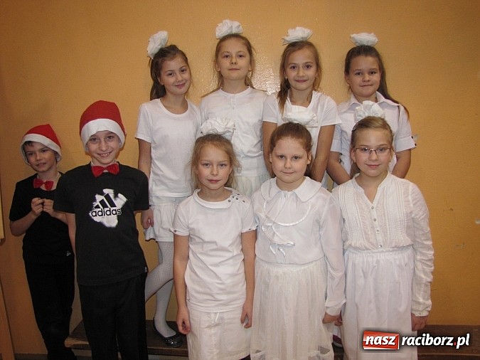 Zdjęcie w galerii na portalu naszraciborz.pl: Świąteczne zapachy i występy w Zespole Szk&oacute;ł w Krzanowicach wiadomości z regionu