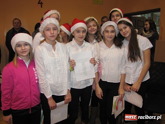 Zdjęcie w galerii na portalu naszraciborz.pl: Świąteczne zapachy i występy w Zespole Szk&oacute;ł w Krzanowicach wiadomości z regionu