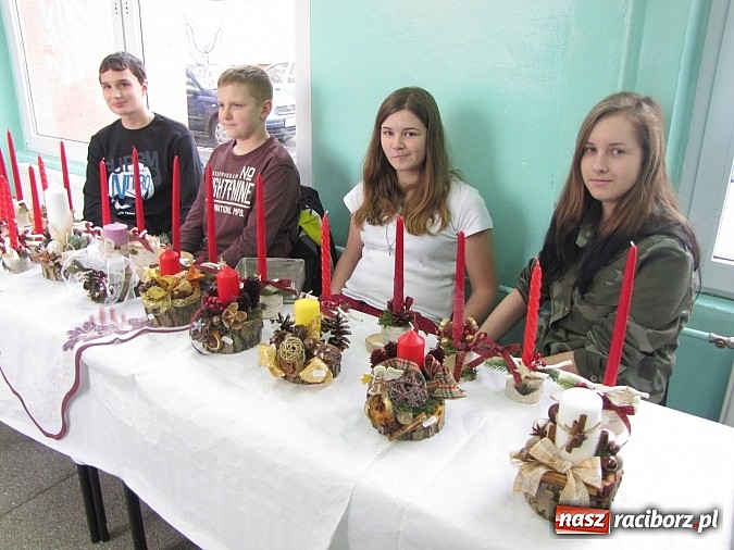 Zdjęcie w galerii na portalu naszraciborz.pl: Świąteczne zapachy i występy w Zespole Szk&oacute;ł w Krzanowicach wiadomości z regionu