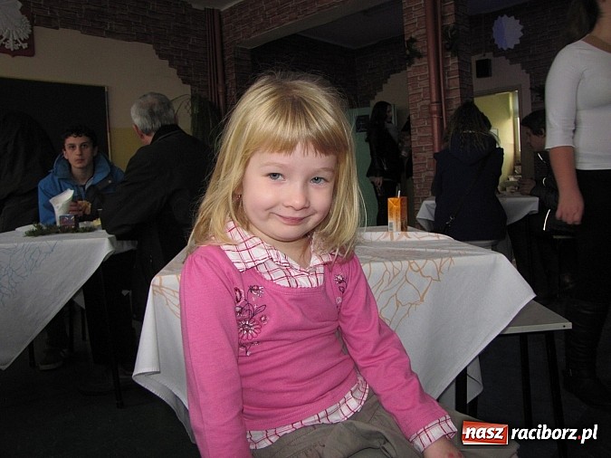 Zdjęcie w galerii na portalu naszraciborz.pl: Świąteczne zapachy i występy w Zespole Szk&oacute;ł w Krzanowicach wiadomości z regionu