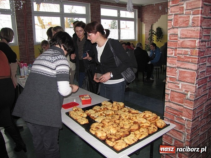 Zdjęcie w galerii na portalu naszraciborz.pl: Świąteczne zapachy i występy w Zespole Szk&oacute;ł w Krzanowicach wiadomości z regionu