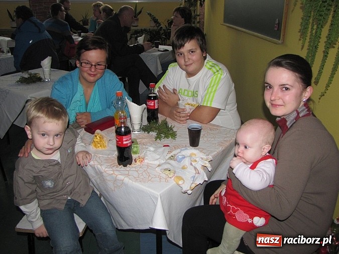 Zdjęcie w galerii na portalu naszraciborz.pl: Świąteczne zapachy i występy w Zespole Szk&oacute;ł w Krzanowicach wiadomości z regionu