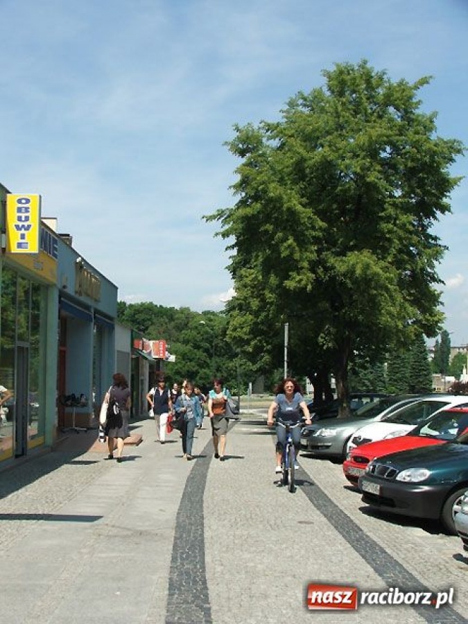 Zdjęcie w galerii na portalu naszraciborz.pl: Ścieżka wadzi przechodniom wiadomości z regionu