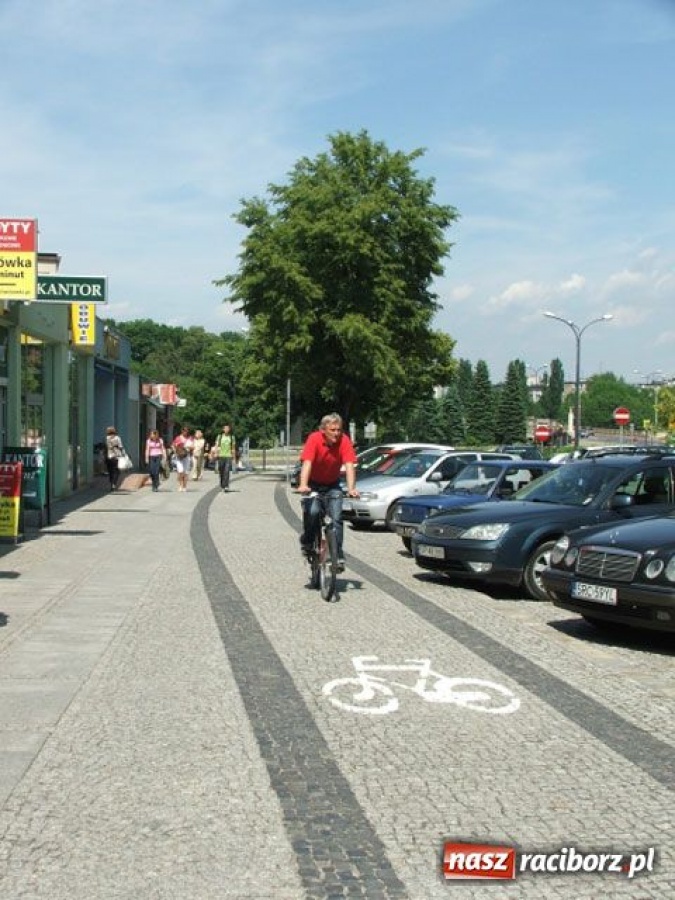 Zdjęcie w galerii na portalu naszraciborz.pl: Ścieżka wadzi przechodniom wiadomości z regionu