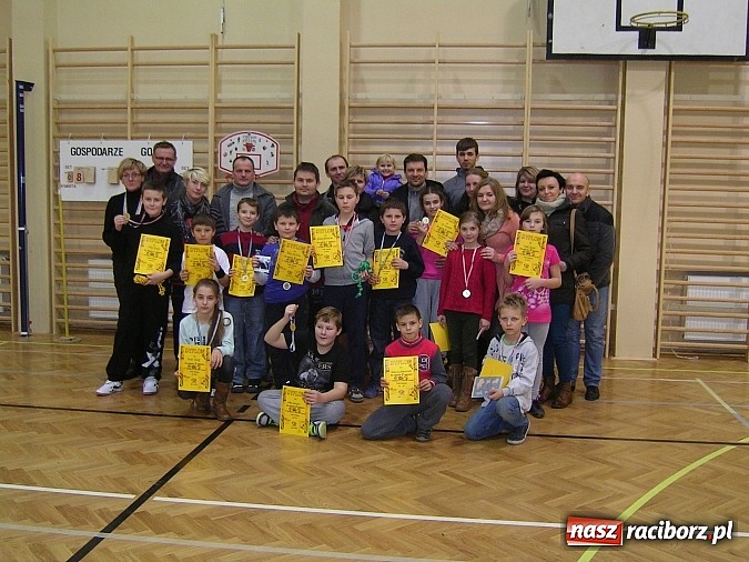 Zdjęcie w galerii na portalu naszraciborz.pl: Święty Mikołaj zawitał do tenisistów wiadomości z regionu