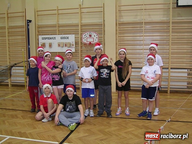 Zdjęcie w galerii na portalu naszraciborz.pl: Święty Mikołaj zawitał do tenisistów wiadomości z regionu
