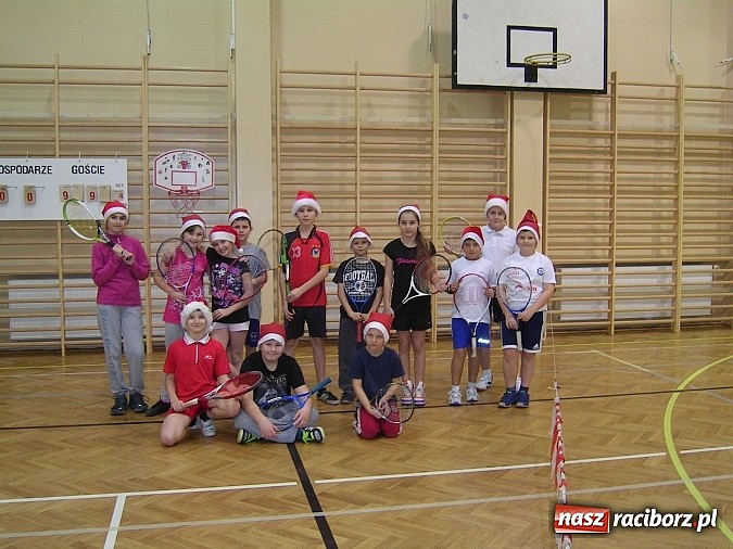 Zdjęcie w galerii na portalu naszraciborz.pl: Święty Mikołaj zawitał do tenisistów wiadomości z regionu