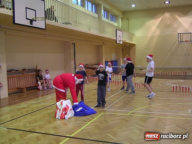 Zdjęcie w galerii na portalu naszraciborz.pl: Święty Mikołaj zawitał do tenisistów wiadomości z regionu