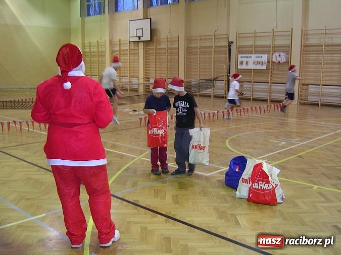 Zdjęcie w galerii na portalu naszraciborz.pl: Święty Mikołaj zawitał do tenisistów wiadomości z regionu