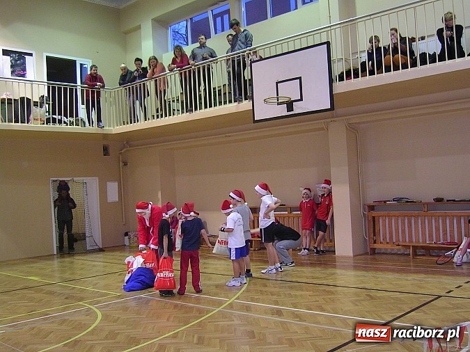 Zdjęcie w galerii na portalu naszraciborz.pl: Święty Mikołaj zawitał do tenisistów wiadomości z regionu