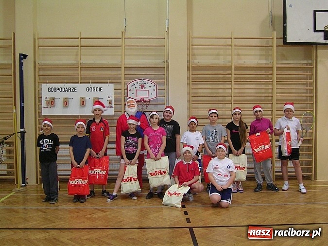 Zdjęcie w galerii na portalu naszraciborz.pl: Święty Mikołaj zawitał do tenisistów wiadomości z regionu