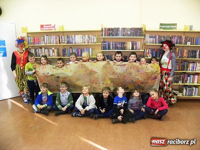 Zdjęcie w galerii na portalu naszraciborz.pl: Na Mikołajki Włącz książkę Włącz czytanie wiadomości z regionu