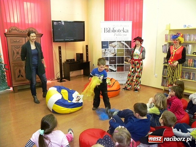 Zdjęcie w galerii na portalu naszraciborz.pl: Na Mikołajki Włącz książkę Włącz czytanie wiadomości z regionu